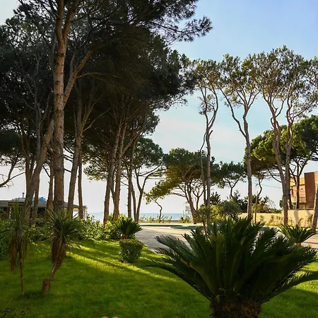 מלון Skanderbeg 5*