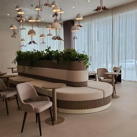 מלון Skanderbeg 5*