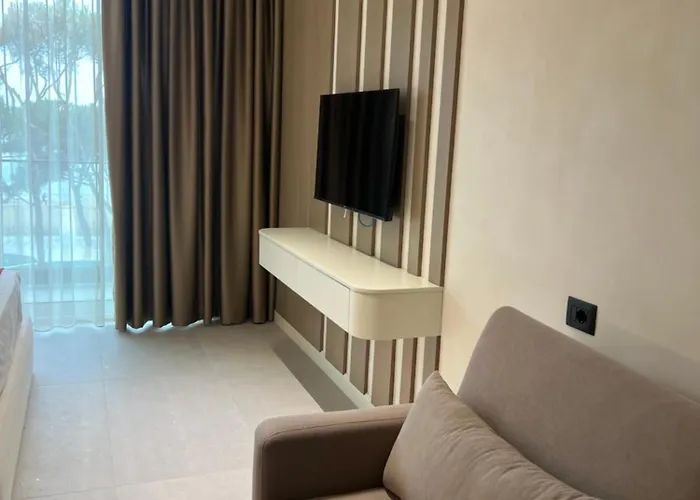 Skanderbeg Golem (Tirana)